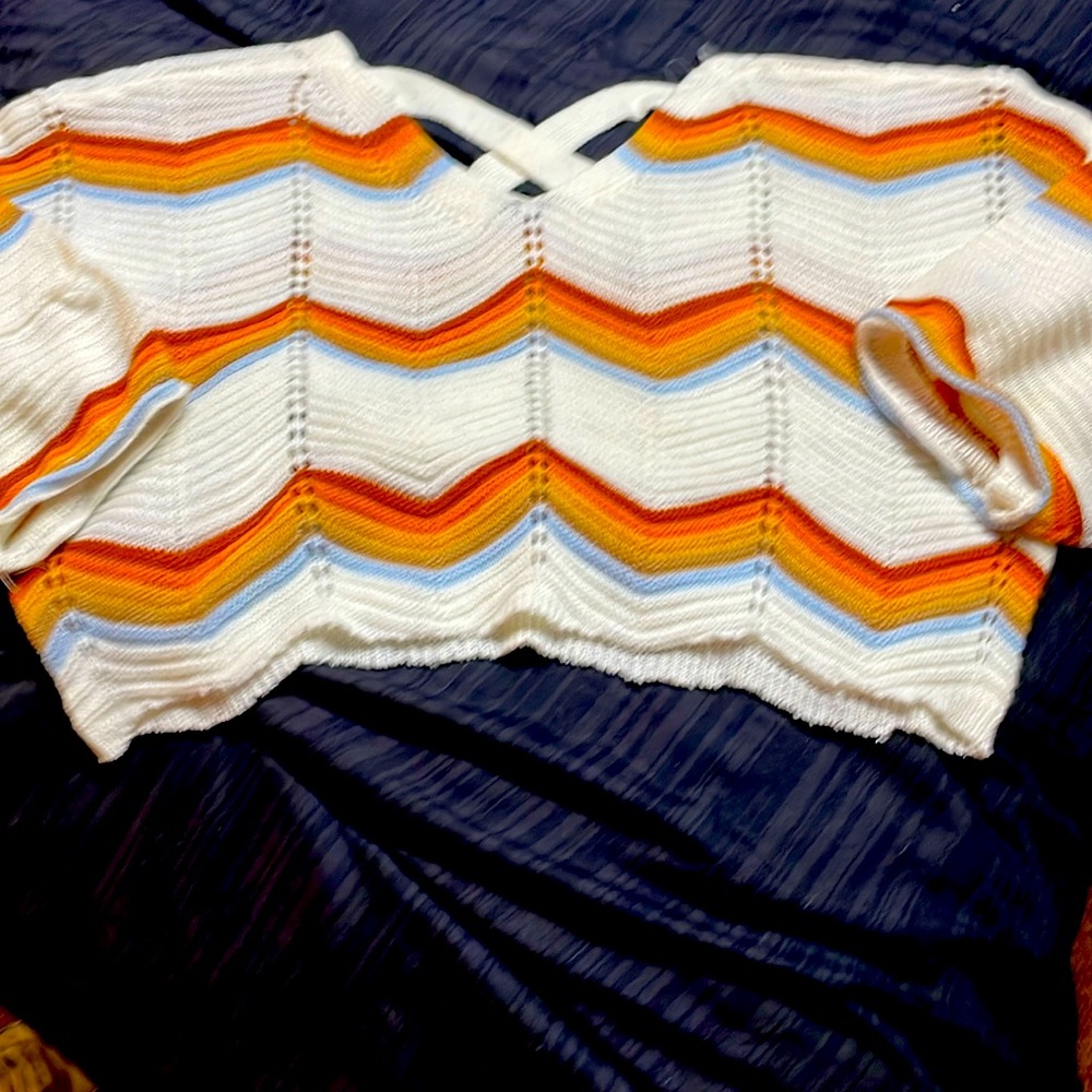 Women’s medium knitted sweater crop top